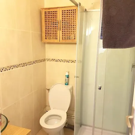Apartment Confortable A 16 M² Parking Gratuit *