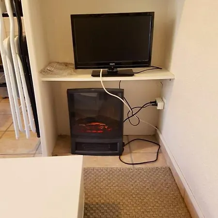Apartment Confortable A 16 M² Parking Gratuit *